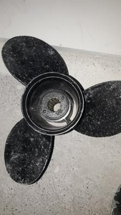 Propeller for watercrafts