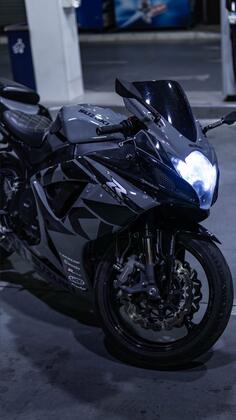 Suzuki - GSXR 750