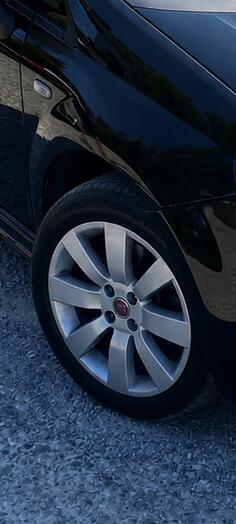 Fabričke - Fiat Grande Punto 7 krakova / 16" - Aluminijum felne