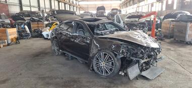 U djelovima Porsche - Panamera