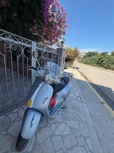 Piaggio - Vespa GTS SuperTech 300