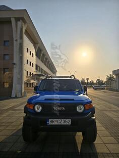 Toyota - FJ Cruiser - 4.0 V8