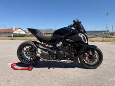 Ducati - Diavel V4