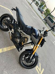 Yamaha - MT09