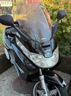 Piaggio - X8