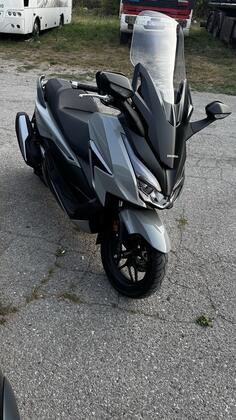 Honda - forza 350