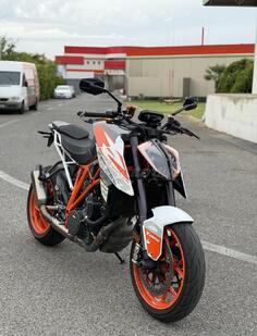 KTM - SuperDuke 1290