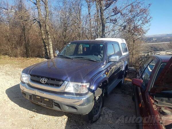 Toyota - Hilux 2.5 D4D in parts