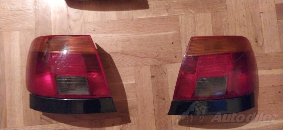 Oba stop svjetla za Audi A4 - 1994, 1995, 1996, 1997, 1998, 1999