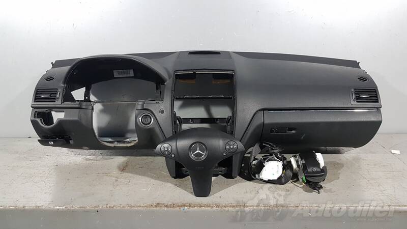 Instrument tabla za Automobile - Mercedes Benz - C 180    - 2007-2010