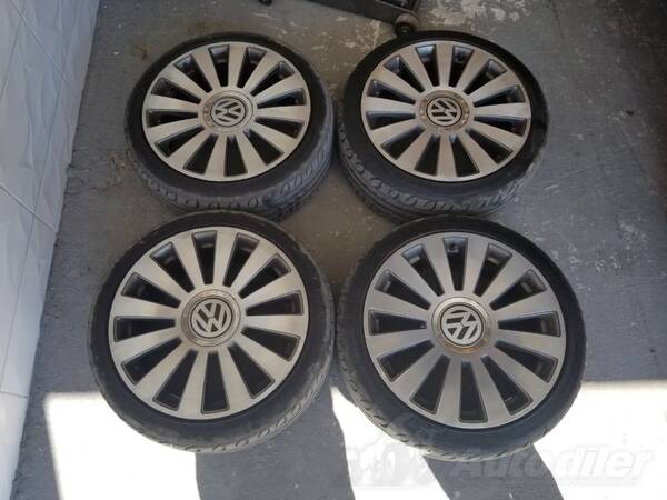 Fabričke - VW 5X112 R18 sa gumama Pirelli - Aluminijum felne