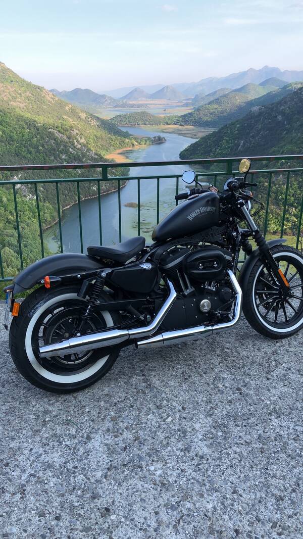 Harley-Davidson - Iron 883