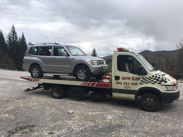 Towing service - Roadside assistance