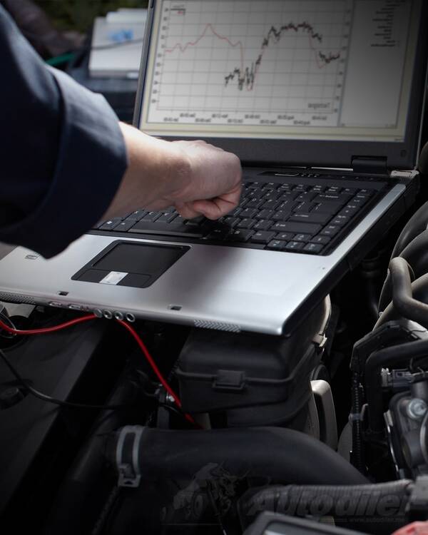 Computer diagnostics of vehicles - Automotive electrical services