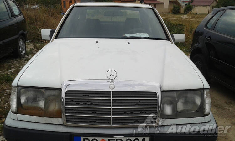 Mercedes Benz - 300 - 124 - 300 D