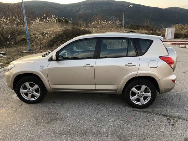 Toyota - RAV 4