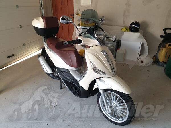 Piaggio - Beverly 300