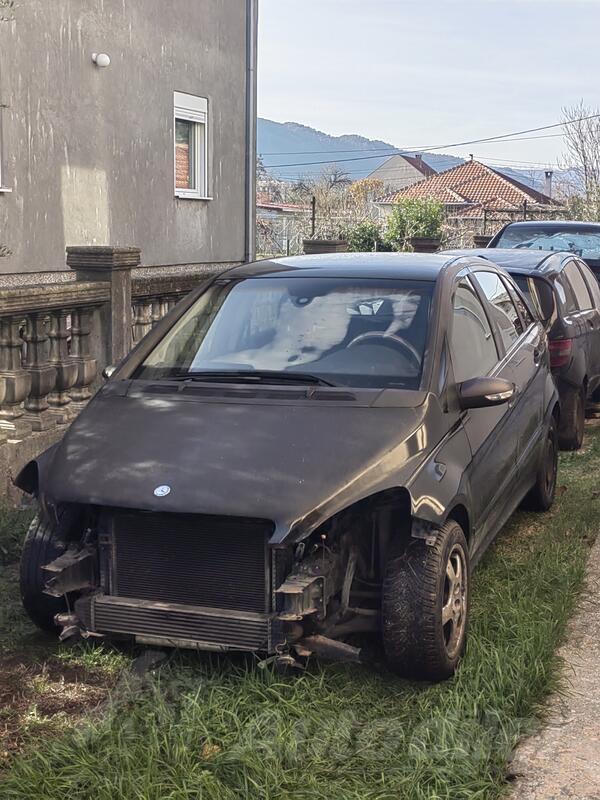 U djelovima Mercedes Benz - B 180 CDI