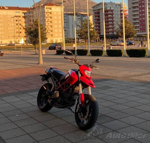 Ducati - HyperMotard 796