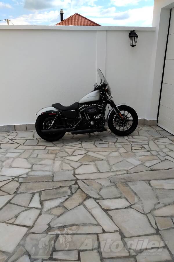 Harley-Davidson - 883