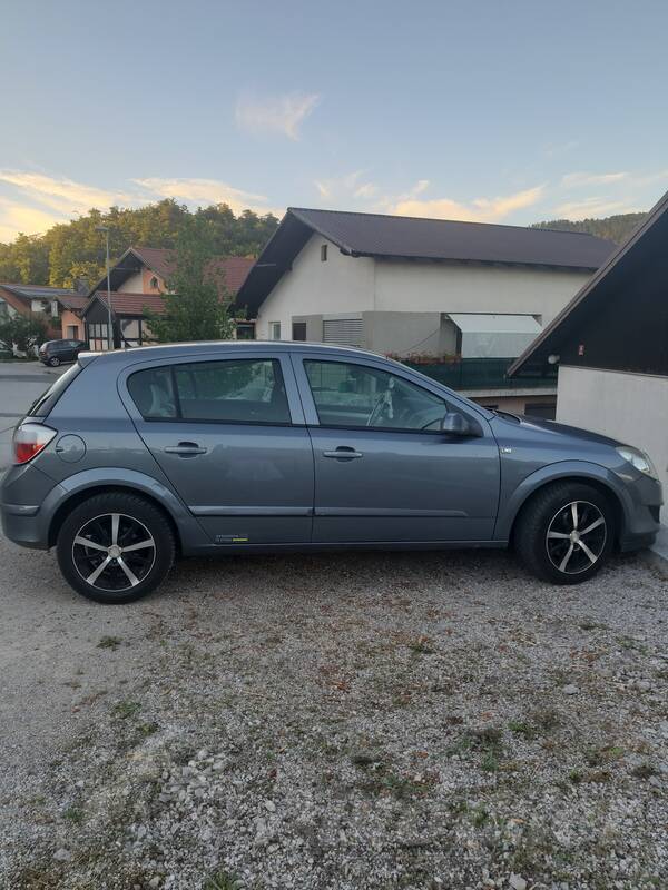 Opel - Astra - 1.6 16V Enjoy