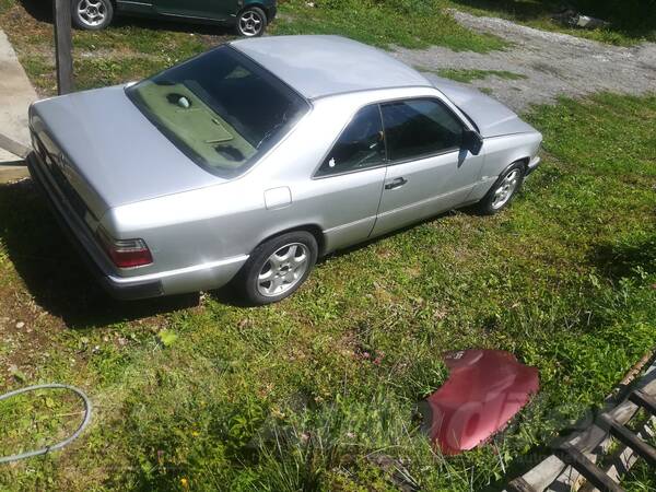 U djelovima Mercedes Benz - 250 COUPE