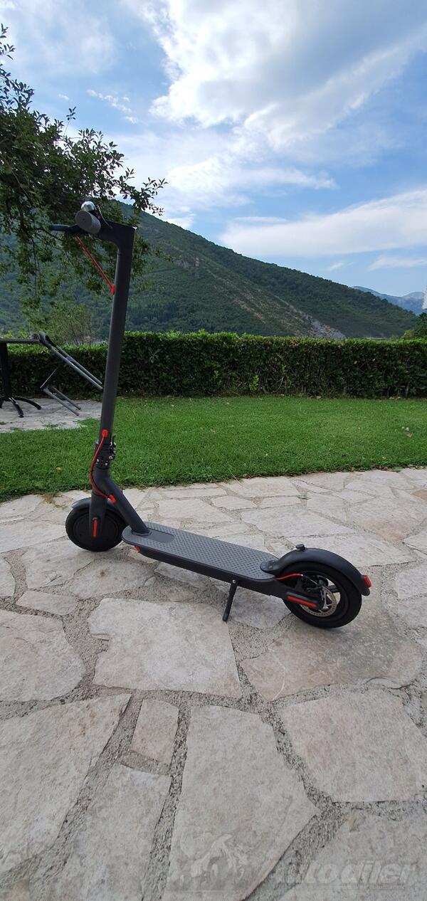 Ostalo - Elektricni trotinet