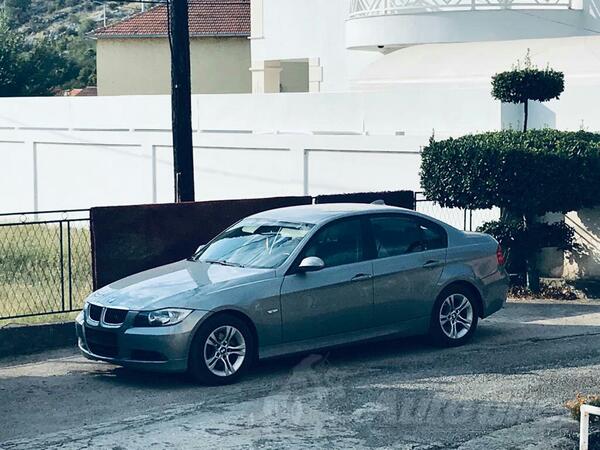 BMW - 320