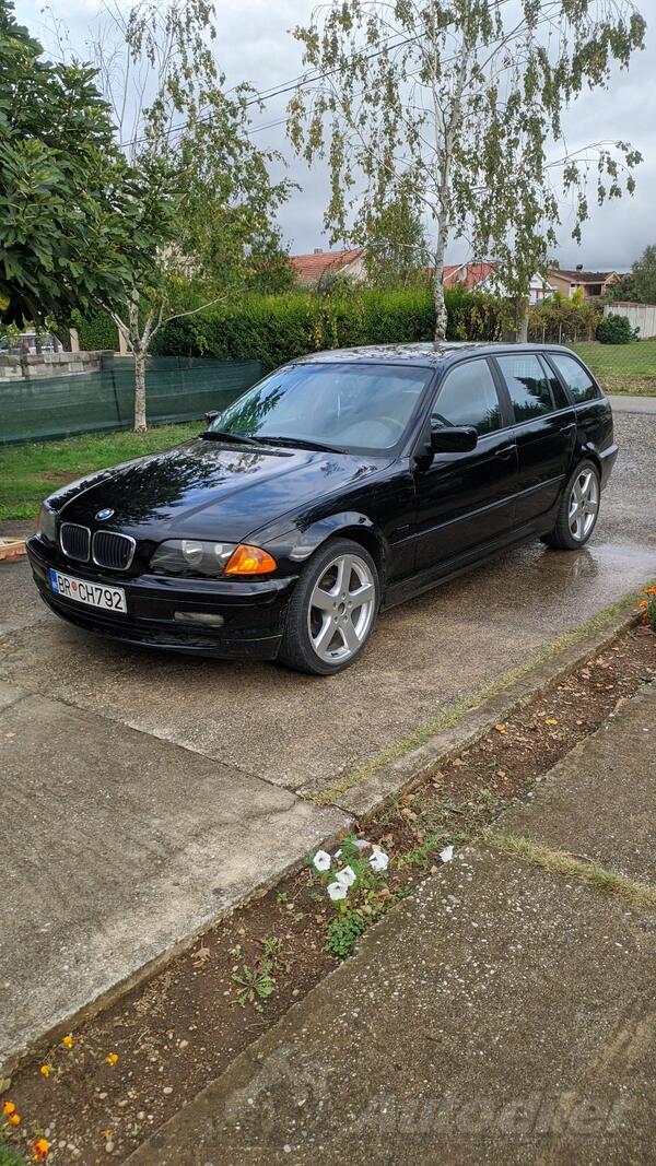 BMW - 320