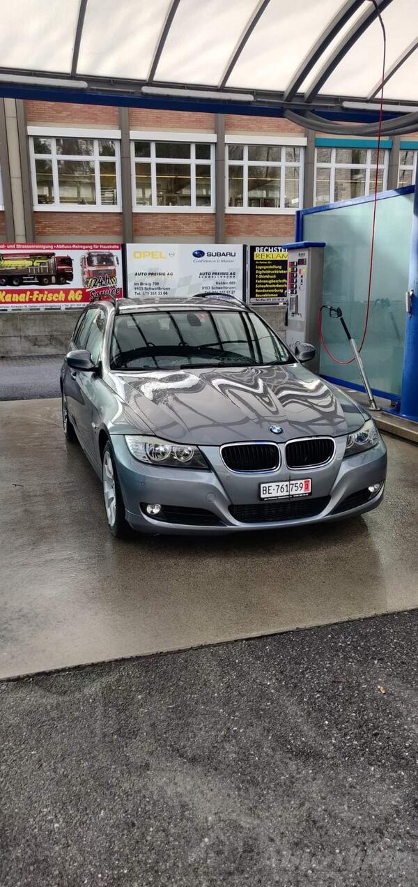 BMW - 320