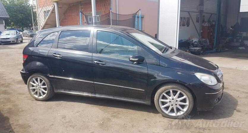 U djelovima Mercedes Benz - 200 w245
