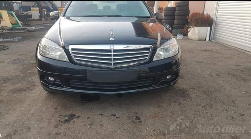 U djelovima Mercedes Benz - 220 w204