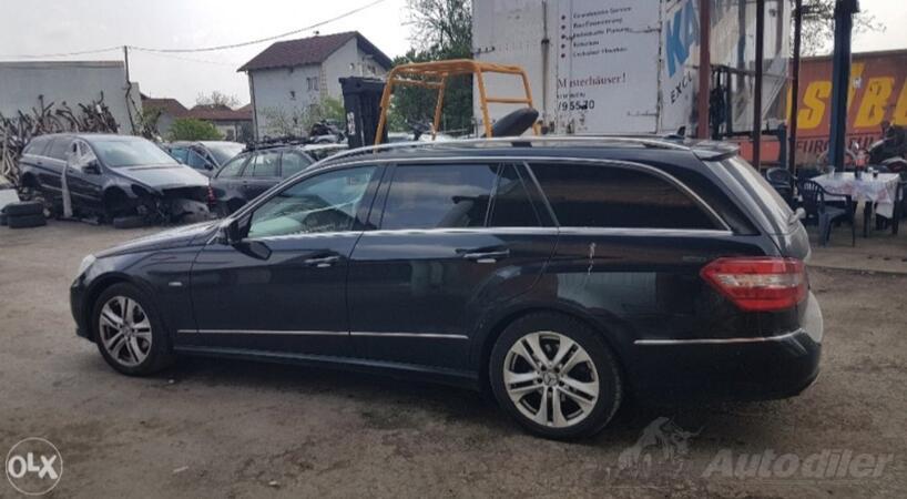 U djelovima Mercedes Benz - 220 w212