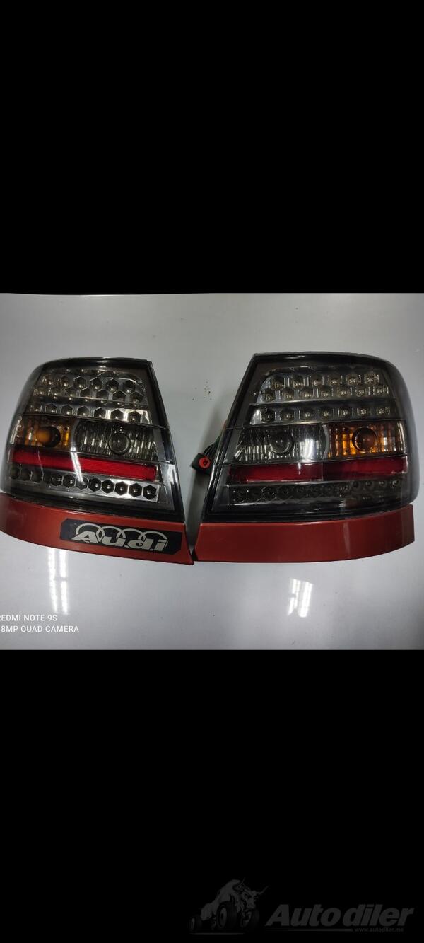 Oba stop svjetla za Audi - A4    - 1997