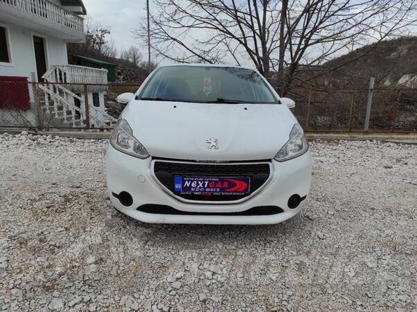 Peugeot - 208