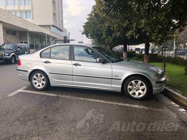 BMW - 320