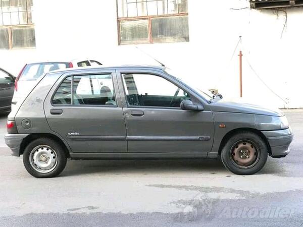 Renault - Clio - 1.4b