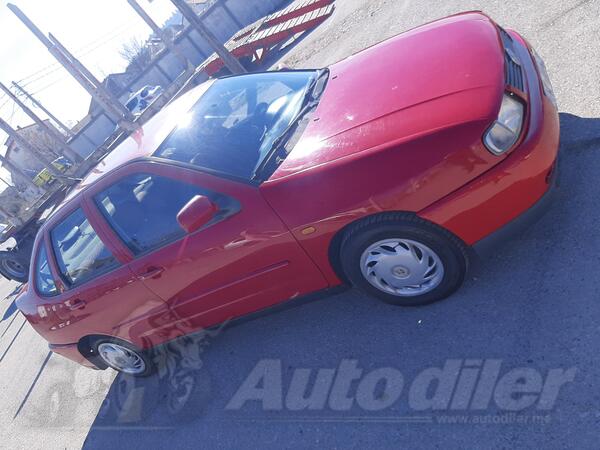 Volkswagen - Polo - i