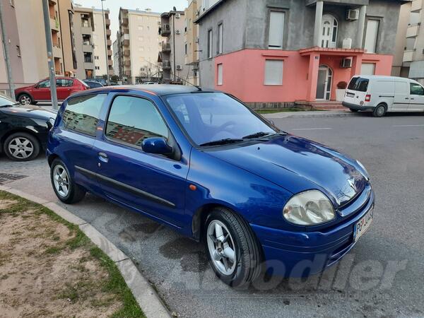 Renault - Clio - 1.6i