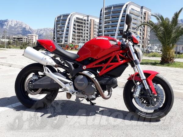 Ducati - Monster 696