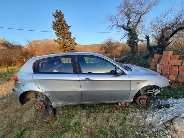 Alfa Romeo - 147 - 2.0