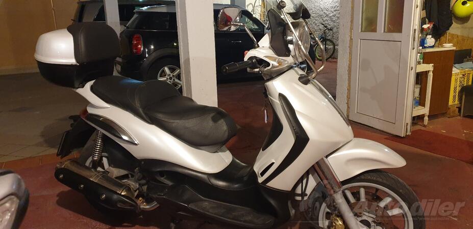 Piaggio - Beverly 500