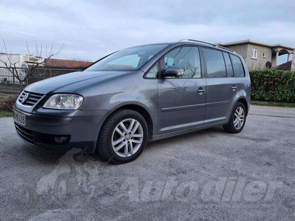 Volkswagen - Touran - 2.0 TDI 8V BMM DSG