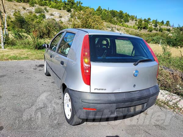 U djelovima Fiat - Punto 1.2 44kw - Cijena 223 € - Montenegro Podgorica  Podgorica (Stadtzentrum) Autos in Teilen