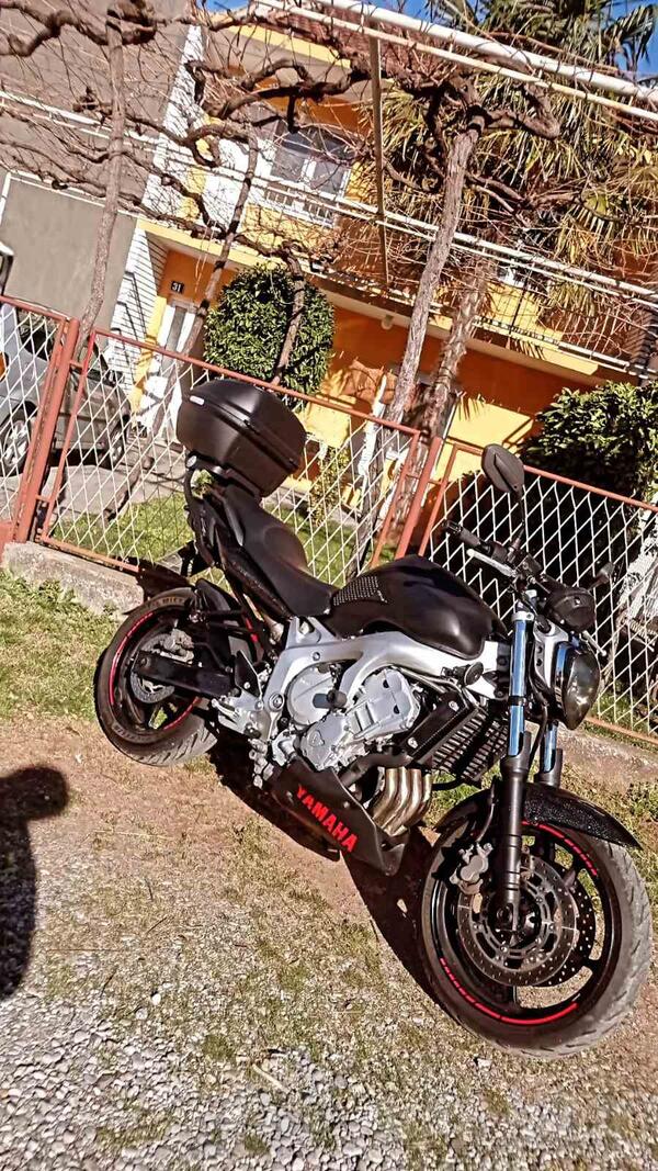 Yamaha - FZ6 naked