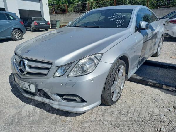 Mercedes Benz - E 250 coupe in parts