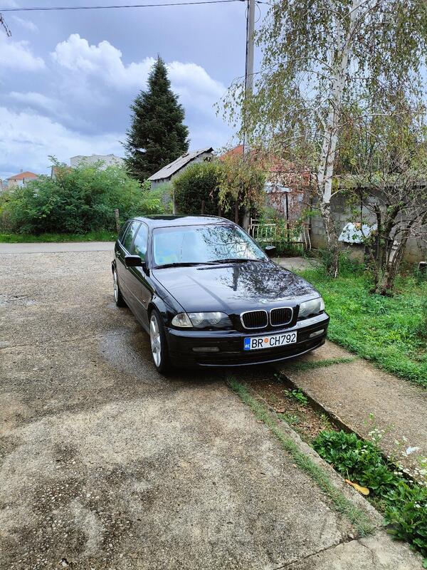 BMW - 320