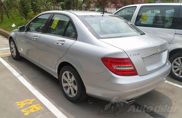 U djelovima Mercedes Benz - C 220 Cdi