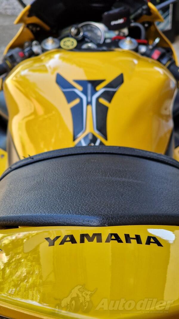 Yamaha - R1