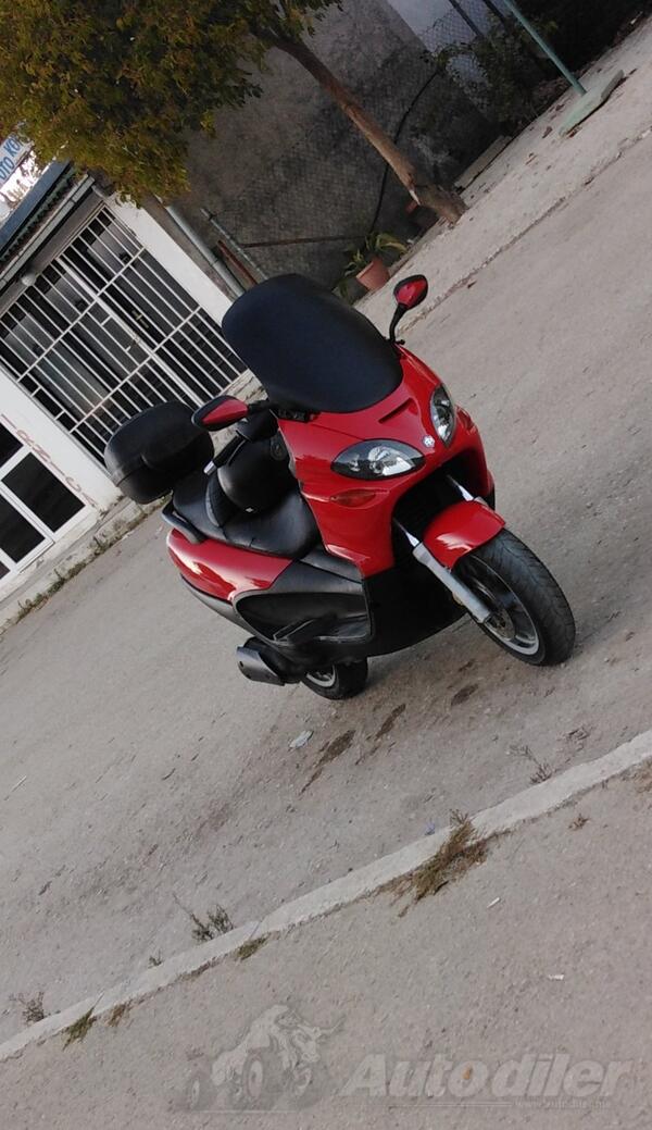Piaggio - x9
